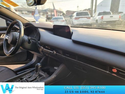 Used 2020 MAZDA MAZDA3 Hatchback w/ Premium Package image 9