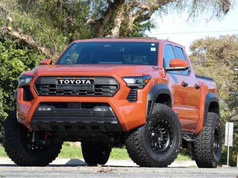 Used 2025 Toyota Tacoma TRD Off-Road w/ TRD Off Road Premium Package image 2