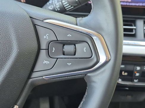 Used 2025 Chevrolet Trax LT w/ LT Convenience Package FWD image 21