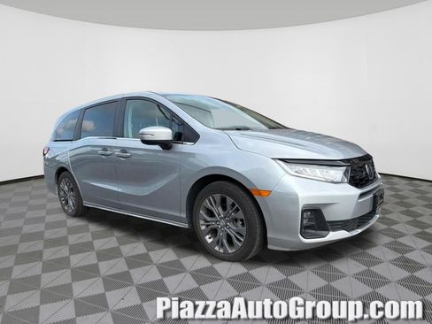 Used 2025 Honda Odyssey Touring image 1