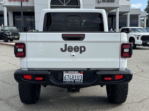 Used 2021 Jeep Gladiator Rubicon AWD/4WD image 5