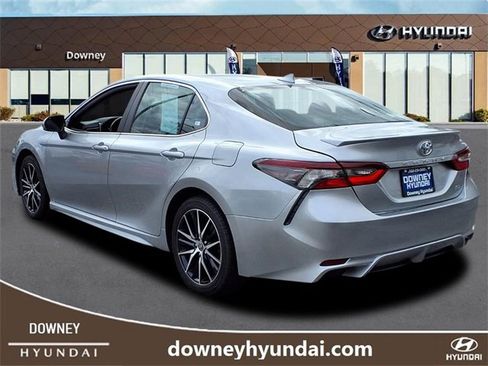 Used 2023 Toyota Camry SE image 6