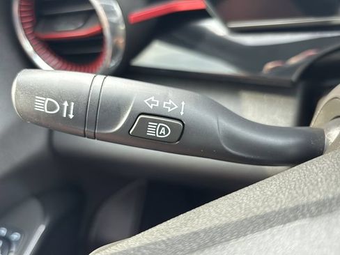 Used 2025 Chevrolet Trax RS w/ Sunroof Package FWD image 19