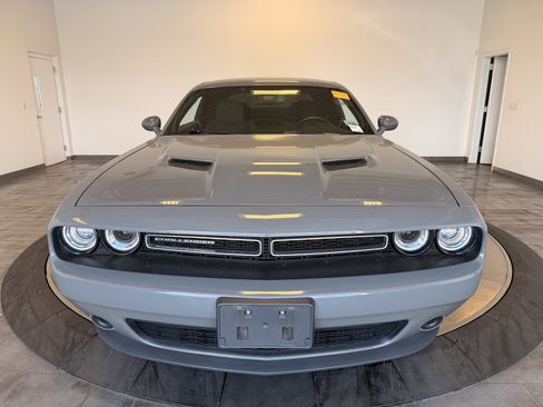 Used 2023 Dodge Challenger SXT image 2