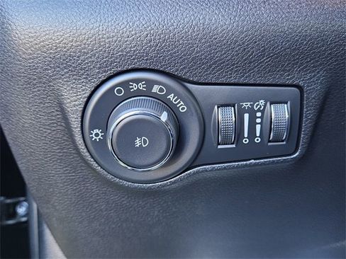 Used 2024 Jeep Compass Latitude w/ Sun and Sound Group image 27