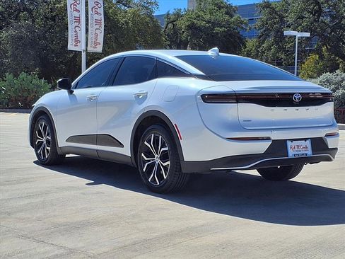 Used 2023 Toyota Crown XLE image 7