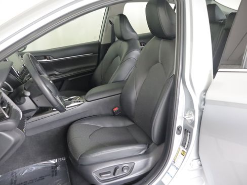 Used 2023 Toyota Camry XLE w/ Navigation Package AWD/4WD image 9