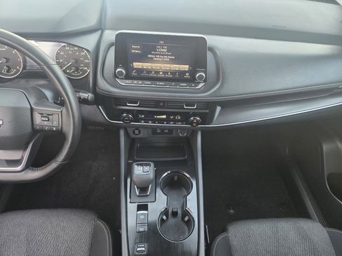 Used 2025 Nissan Rogue SV FWD image 8