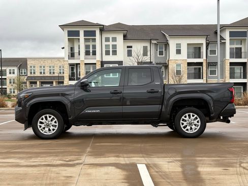Used 2024 Toyota Tacoma SR5 image 4