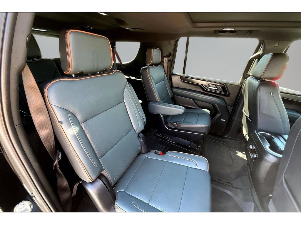 Used 2025 GMC Yukon XL AT4 w/ AT4 Premium Package AWD/4WD image 21