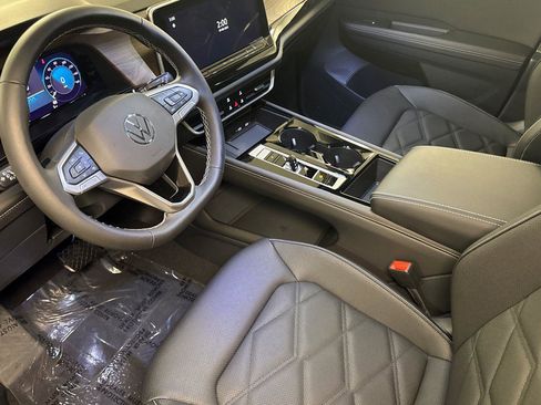 New 2026 Volkswagen Atlas SE image 9