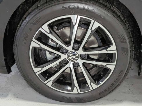 Used 2025 Volkswagen Jetta Sport image 3