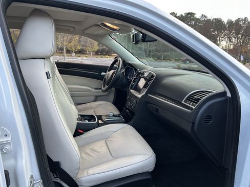 Used 2016 Chrysler 300 C image 43