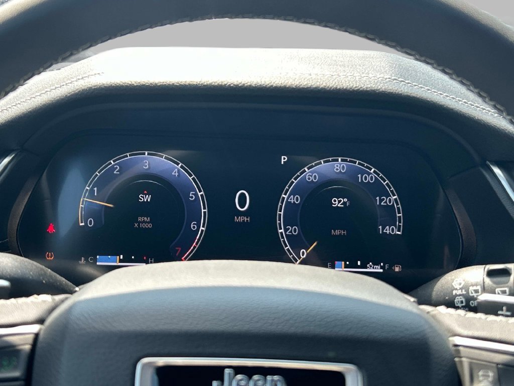 Used 2025 Jeep Grand Cherokee Limited AWD/4WD image 23