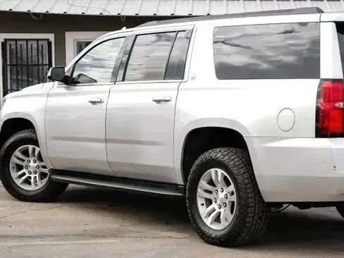 Used 2019 Chevrolet Suburban LT AWD/4WD image 19