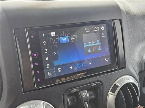 Used 2013 Jeep Wrangler Unlimited Sahara image 14