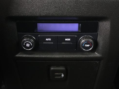 Used 2022 Chevrolet Traverse LT FWD image 30