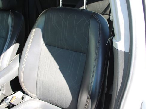 Used 2019 Chevrolet Trax LT w/ LT Convenience Package FWD image 17