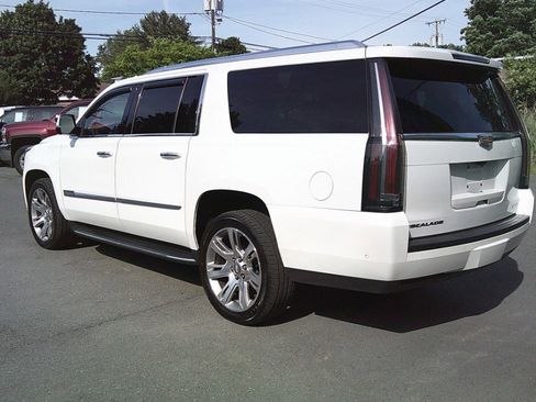 Used 2017 Cadillac Escalade ESV Luxury AWD/4WD image 5