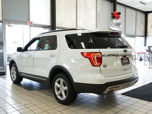 Used 2016 Ford Explorer XLT w/ Equipment Group 202A image 5