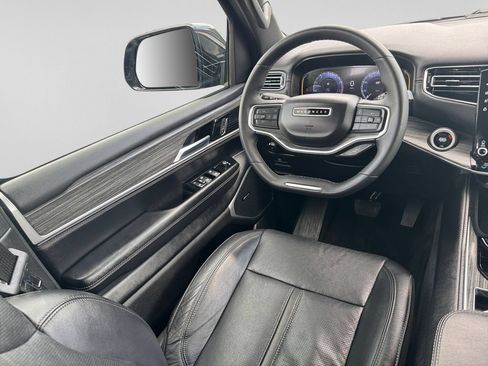 Used 2024 Jeep Wagoneer Series II w/ Flexible Seating Group AWD/4WD image 19