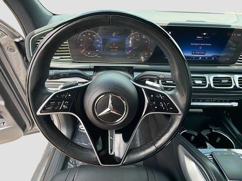 Used 2024 Mercedes-Benz GLS 450 4MATIC image 39