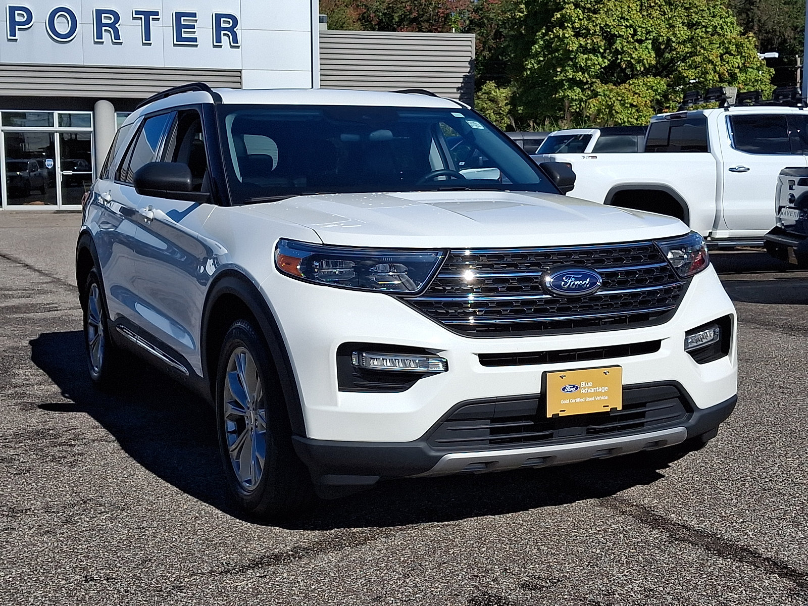 Used 2023 Ford Explorer XLT w/ Equipment Group 202A AWD/4WD image 2