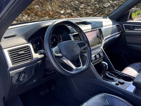 Used 2021 Volkswagen Atlas Cross Sport SEL Premium image 13