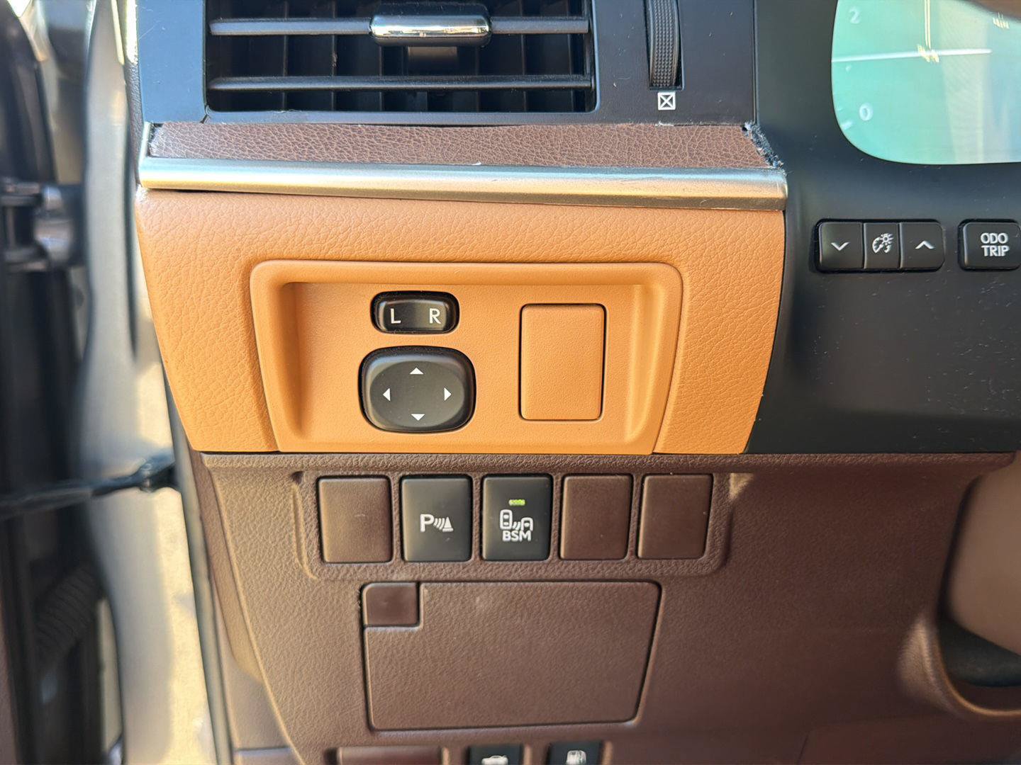 Used 2016 Lexus ES 350 w/ Premium Package w/Wood Trim FWD image 19