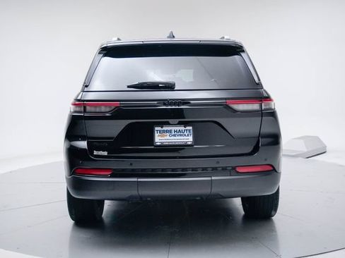 Used 2023 Jeep Grand Cherokee Altitude AWD/4WD image 5