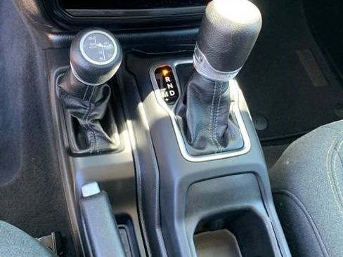Used 2025 Jeep Wrangler Unlimited Sahara AWD/4WD image 30
