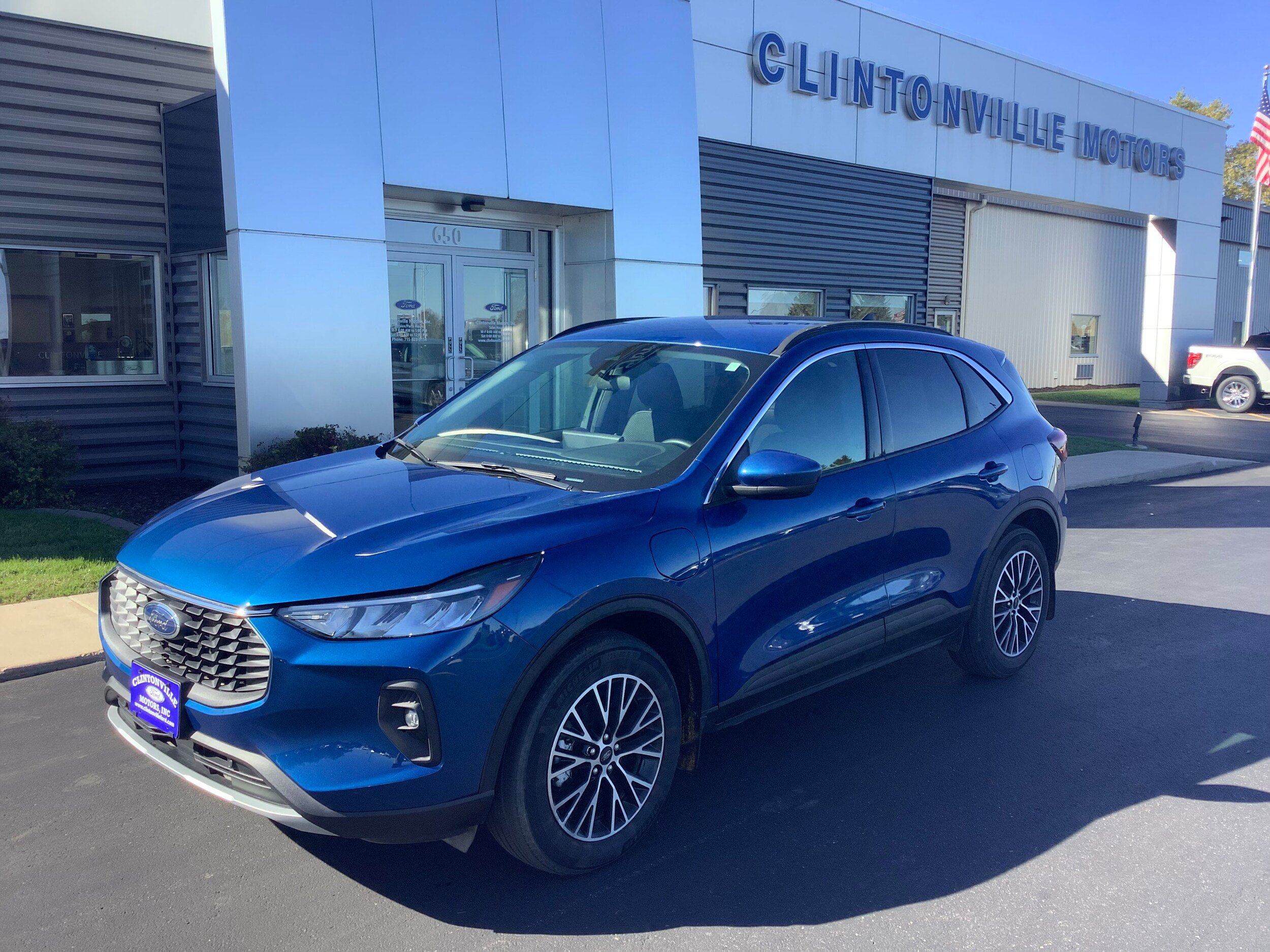 Used 2023 Ford Escape SE FWD image 2