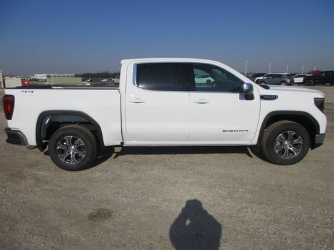 New 2026 GMC Sierra 1500 SLE AWD/4WD image 3