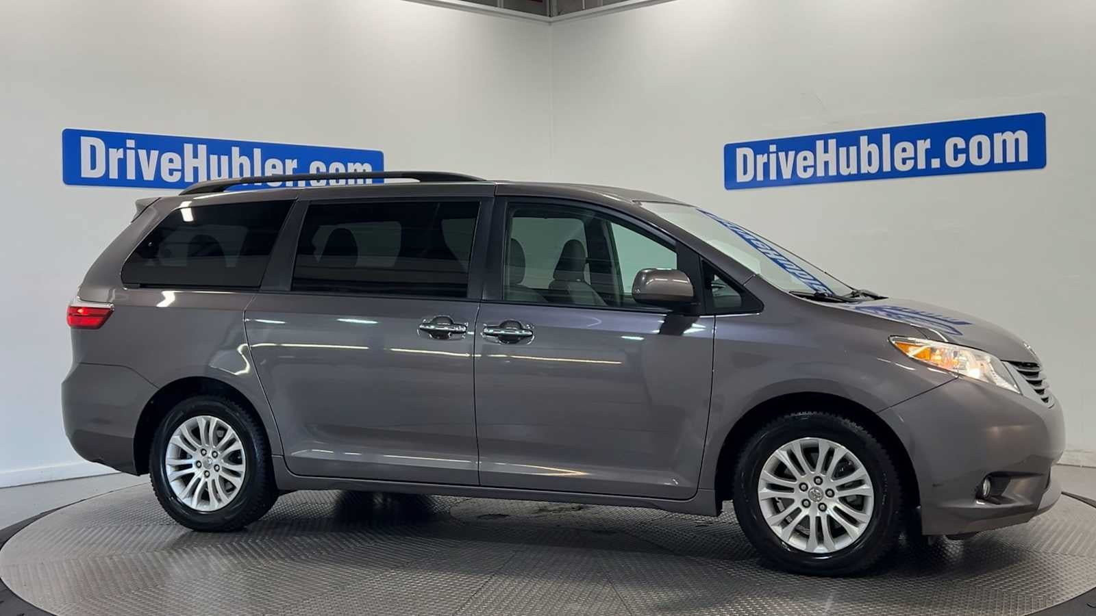 Used 2015 Toyota Sienna XLE FWD image 9