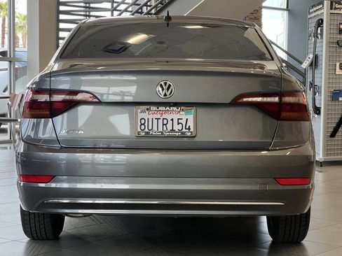 Used 2019 Volkswagen Jetta SE FWD image 4