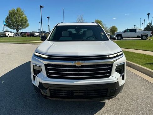 Used 2025 Chevrolet Traverse High Country AWD/4WD image 9