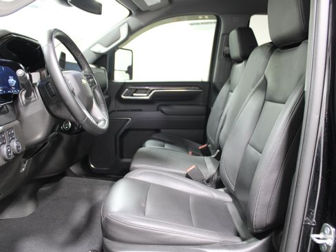 Used 2024 Chevrolet Silverado 2500 LTZ AWD/4WD image 4