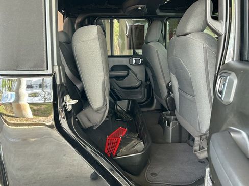 Used 2024 Jeep Gladiator Sport image 25