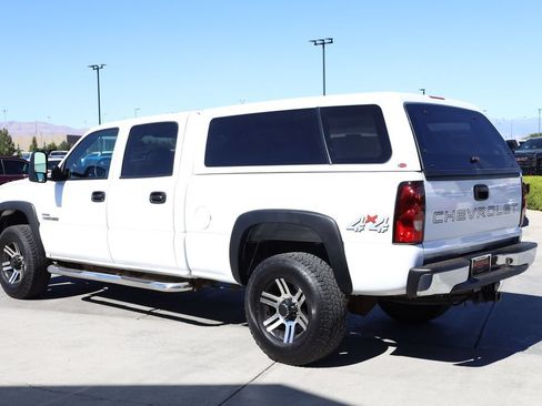 Used 2007 Chevrolet Silverado 2500 W/T w/ Heavy-Duty Power Package AWD/4WD image 4