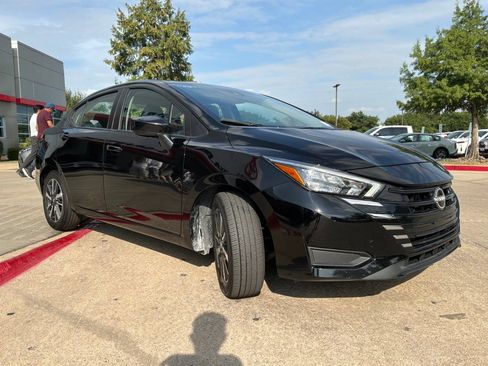 Used 2025 Nissan Versa SV FWD image 4