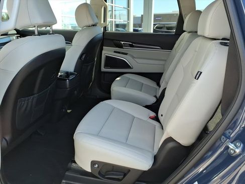 New 2025 Kia Telluride S image 11