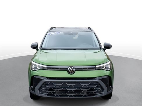 Used 2025 Volkswagen Taos SE image 3