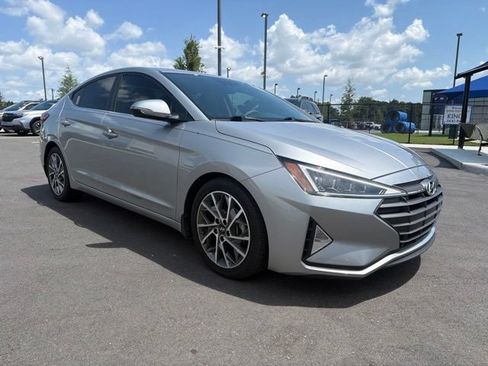Used 2020 Hyundai Elantra Limited FWD image 3