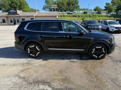 Used 2024 Kia Telluride S AWD/4WD image 2