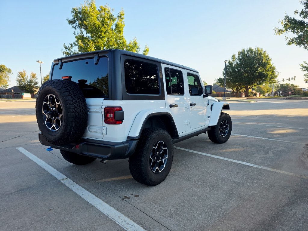 Used 2022 Jeep Wrangler Unlimited Rubicon 4xe w/ Cold Weather Group AWD/4WD image 14