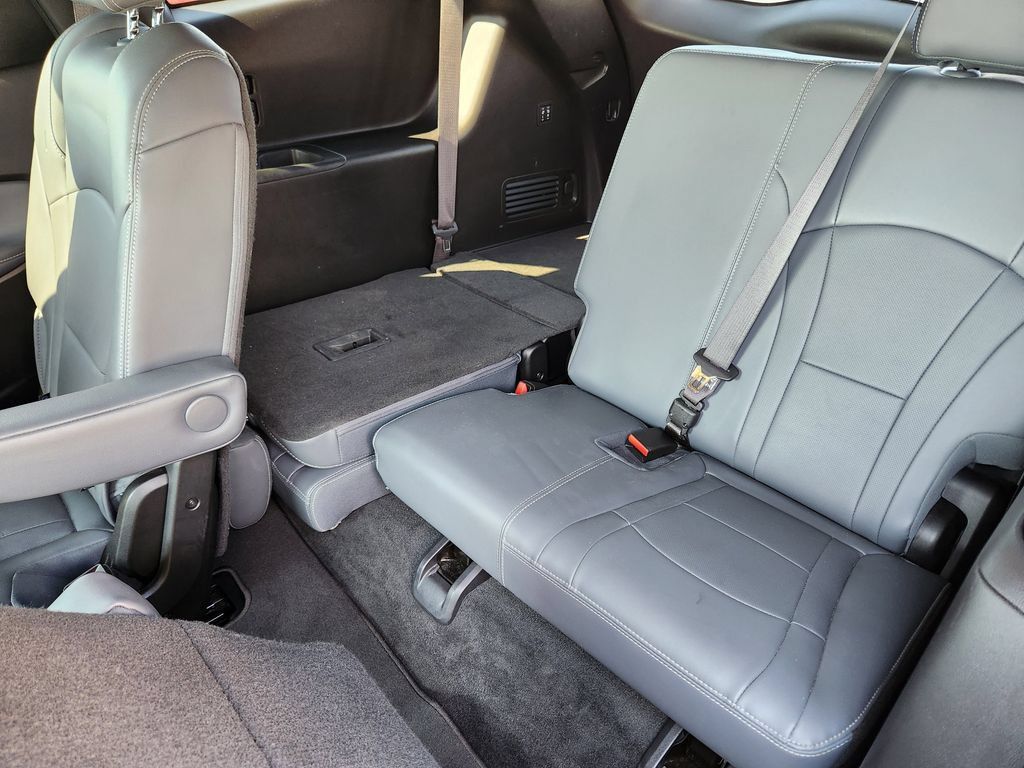Used 2024 Buick Enclave Premium AWD/4WD image 23