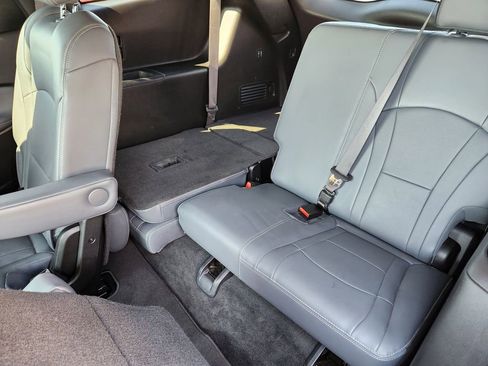 Used 2024 Buick Enclave Premium image 23