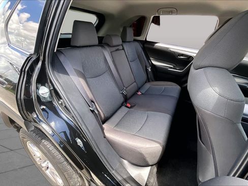 Used 2024 Toyota RAV4 XLE FWD image 20