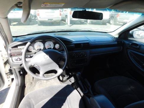 Used 2005 Dodge Stratus SXT image 15