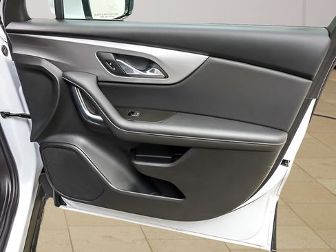 Used 2025 Chevrolet Blazer LT FWD image 24